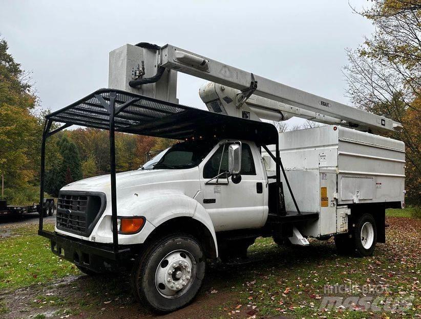 Ford F-750 车载式高空作业车