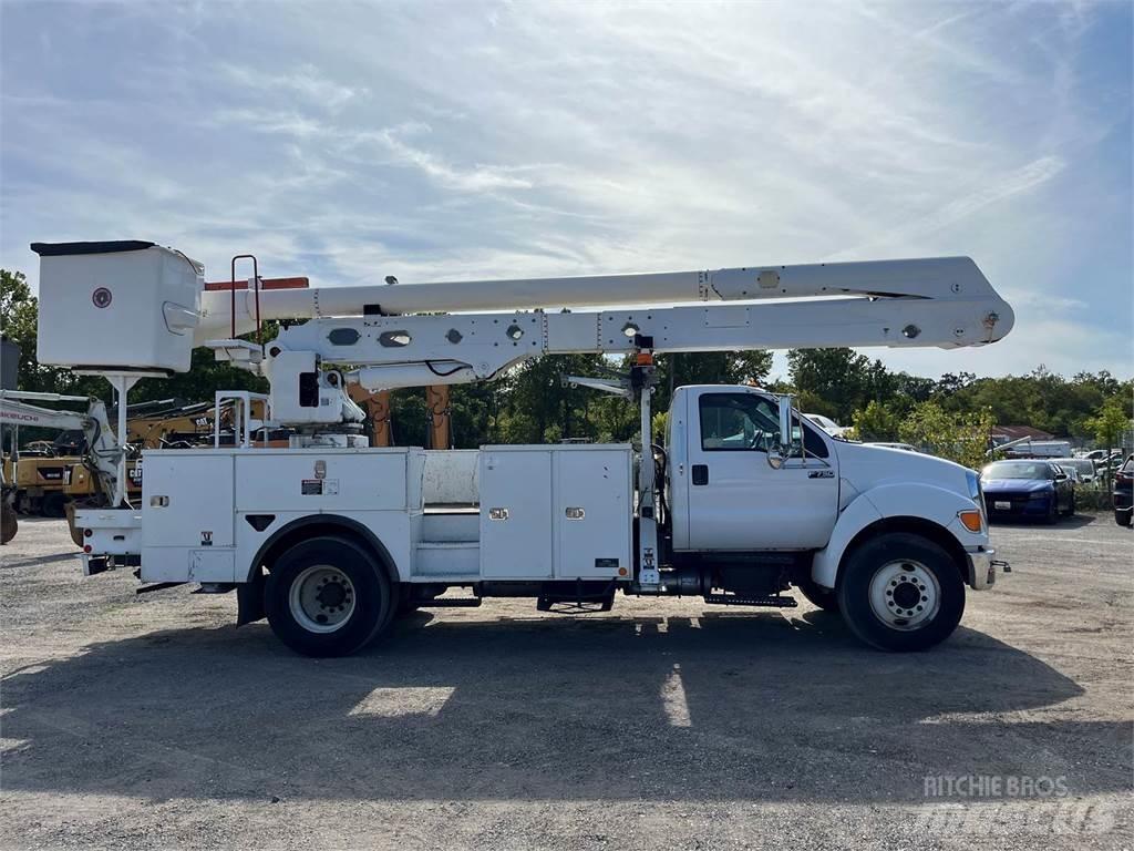 Ford F-750 车载式高空作业车