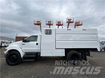 Ford F-750 碎木车