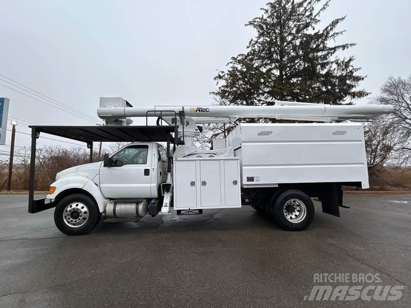 Ford F-750 车载式高空作业车