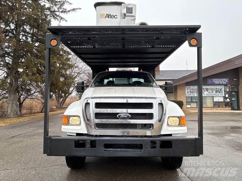 Ford F-750 车载式高空作业车