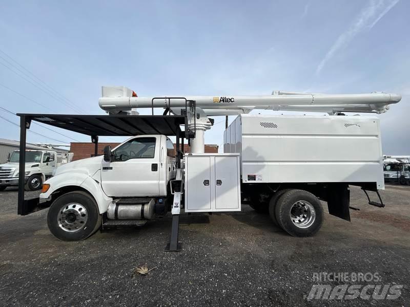 Ford F-750 车载式高空作业车