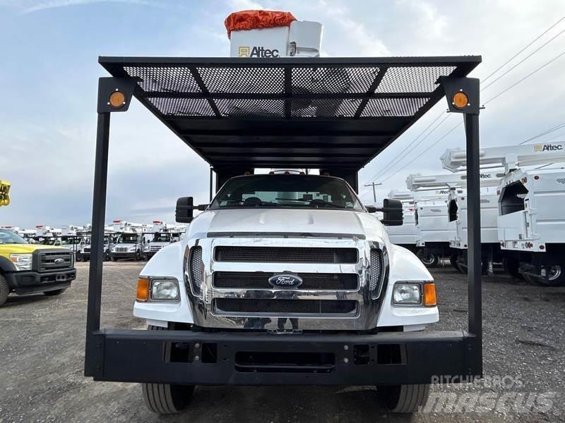Ford F-750 车载式高空作业车