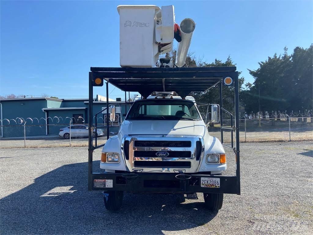 Ford F-750 车载式高空作业车