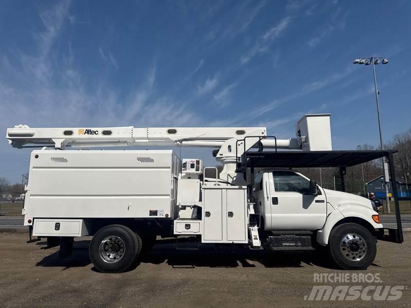 Ford F-750 车载式高空作业车