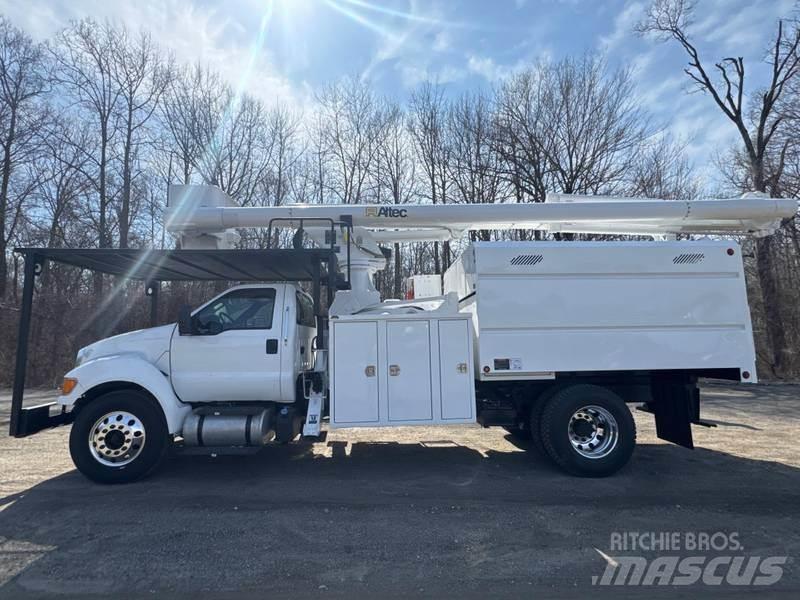 Ford F-750 车载式高空作业车