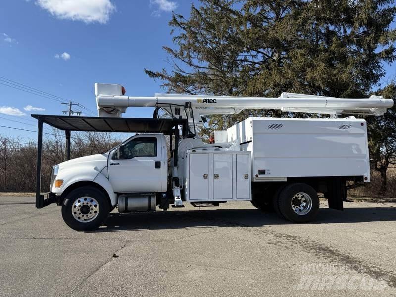 Ford F-750 车载式高空作业车