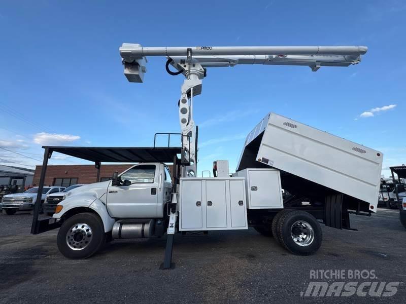 Ford F-750 车载式高空作业车
