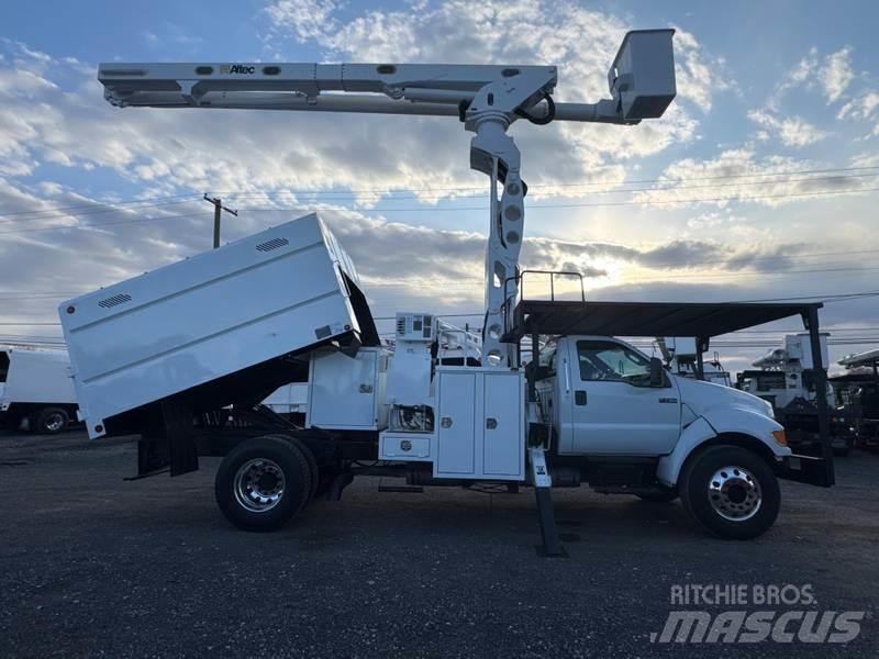 Ford F-750 车载式高空作业车