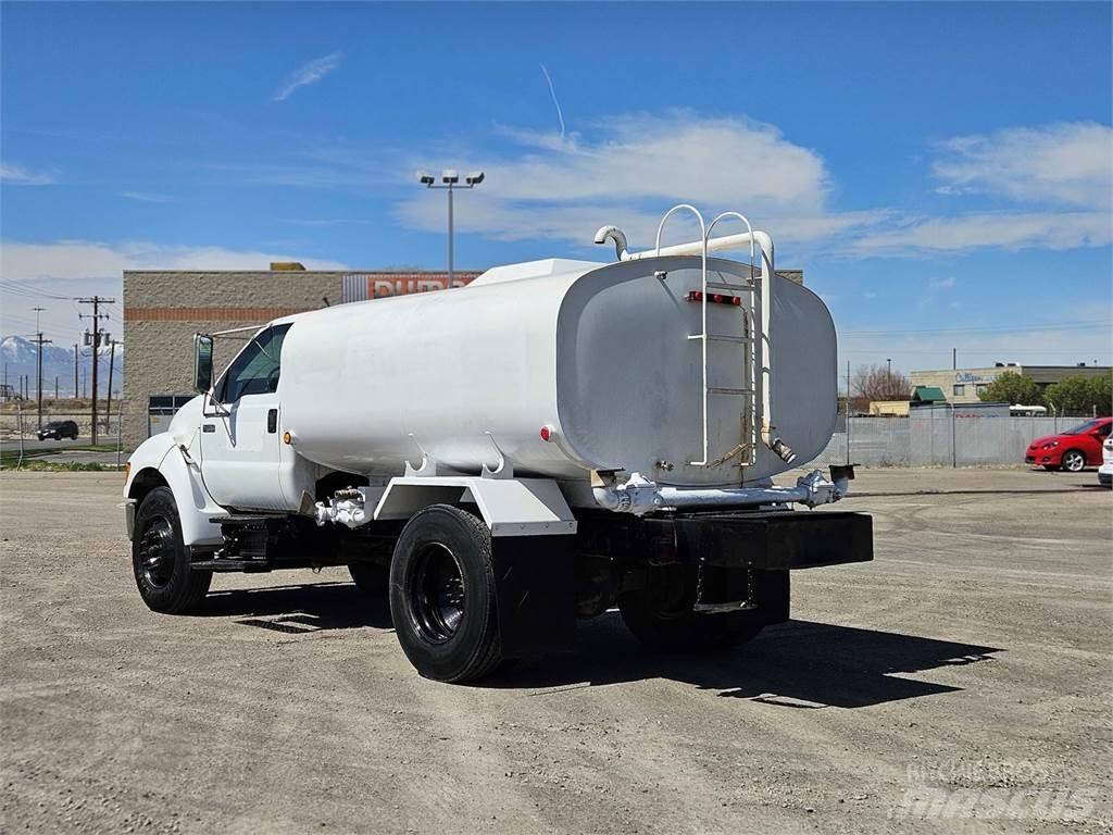 Ford F-750 油罐车