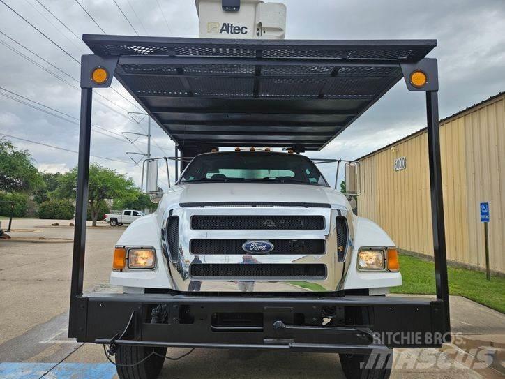 Ford F-750 车载式高空作业车