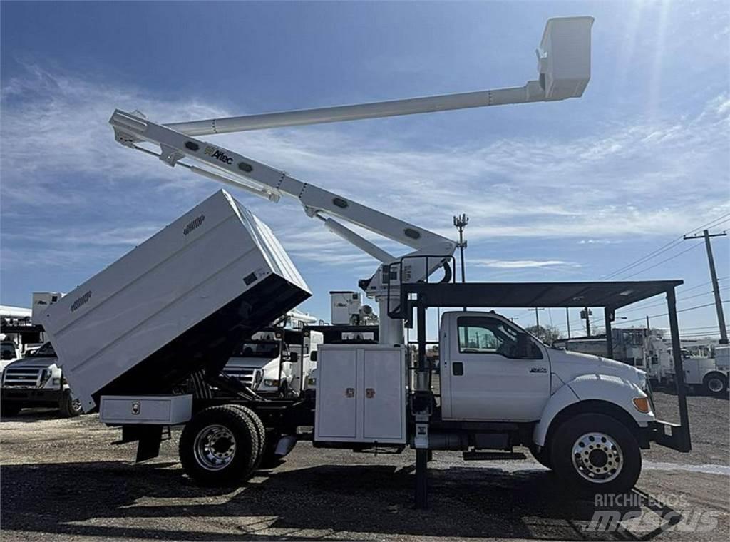 Ford F-750 车载式高空作业车