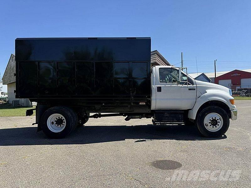Ford F-750 碎木车