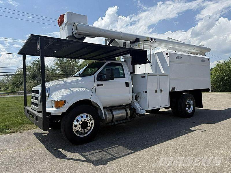 Ford F-750 车载式高空作业车