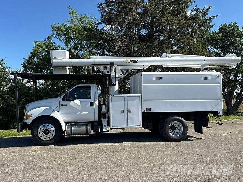 Ford F-750 车载式高空作业车