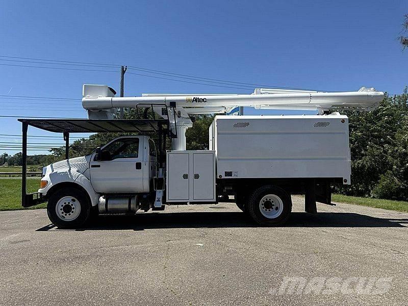 Ford F-750 车载式高空作业车
