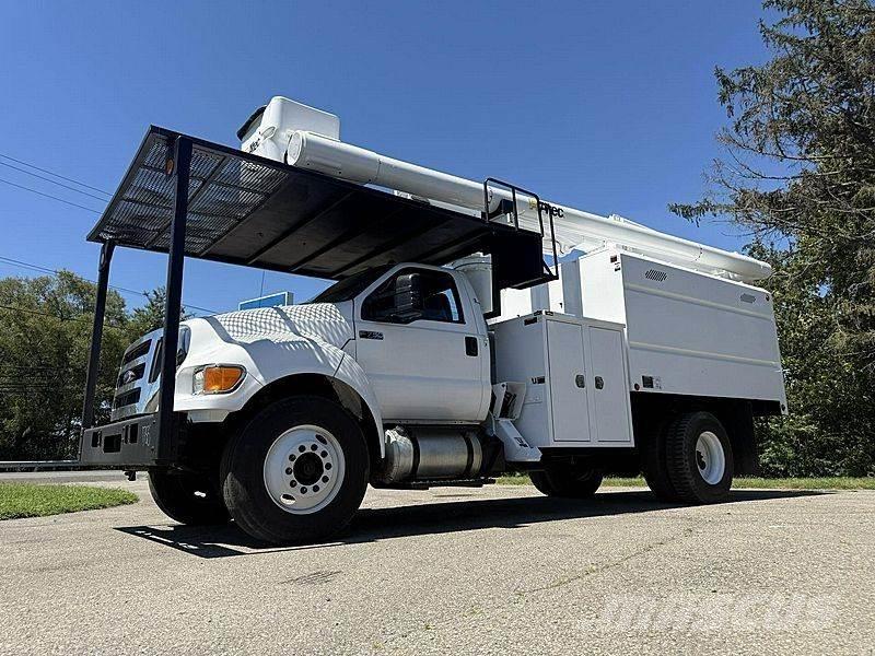 Ford F-750 车载式高空作业车