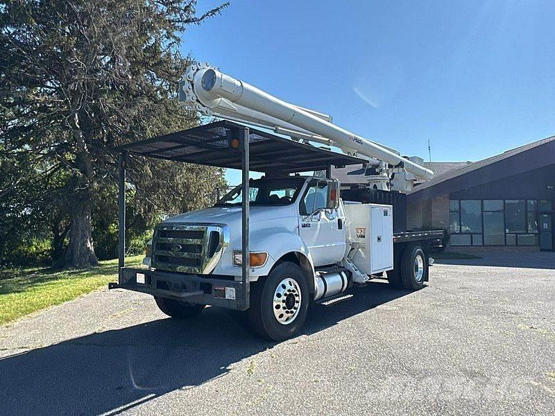 Ford F-750 车载式高空作业车