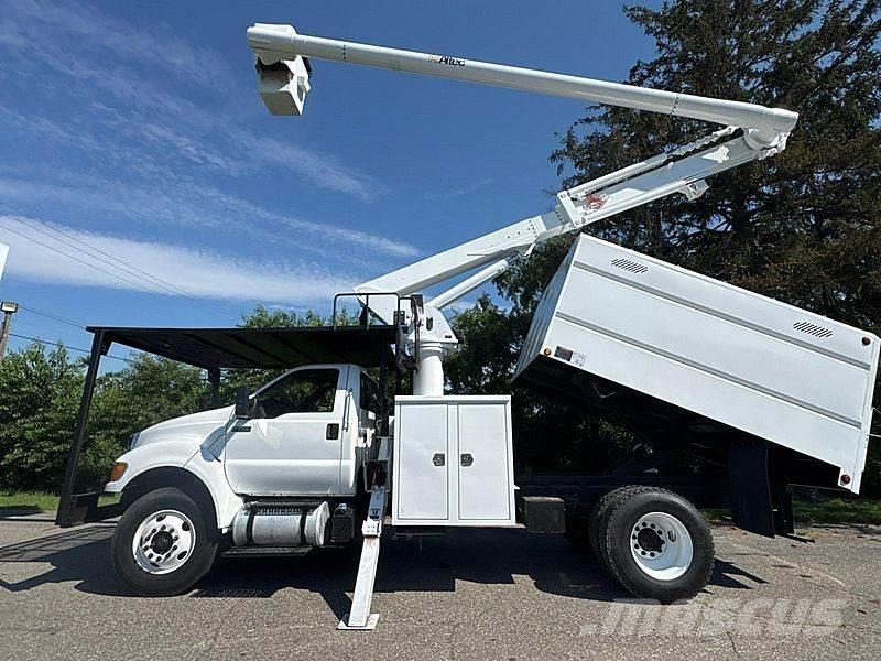 Ford F-750 车载式高空作业车