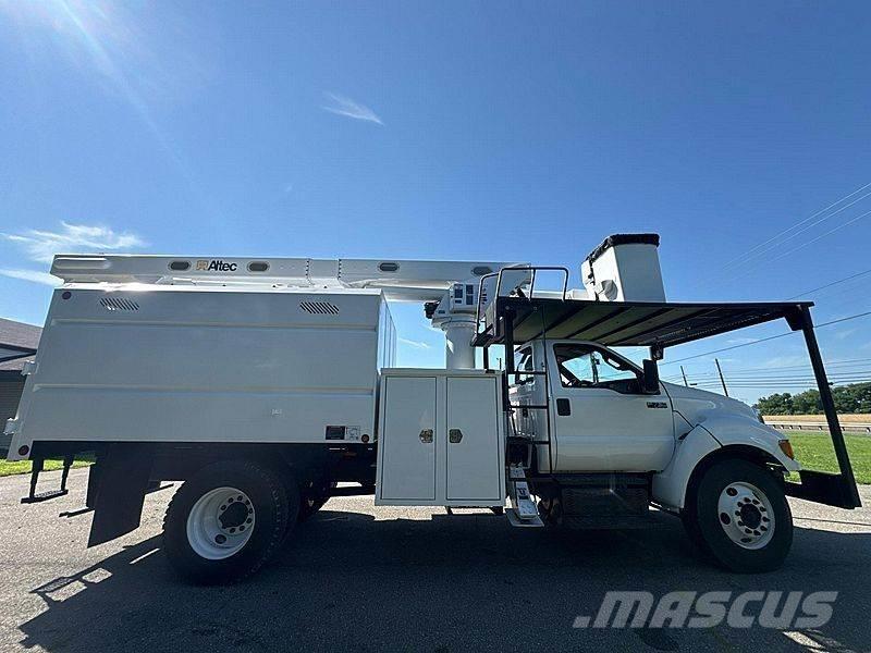Ford F-750 车载式高空作业车