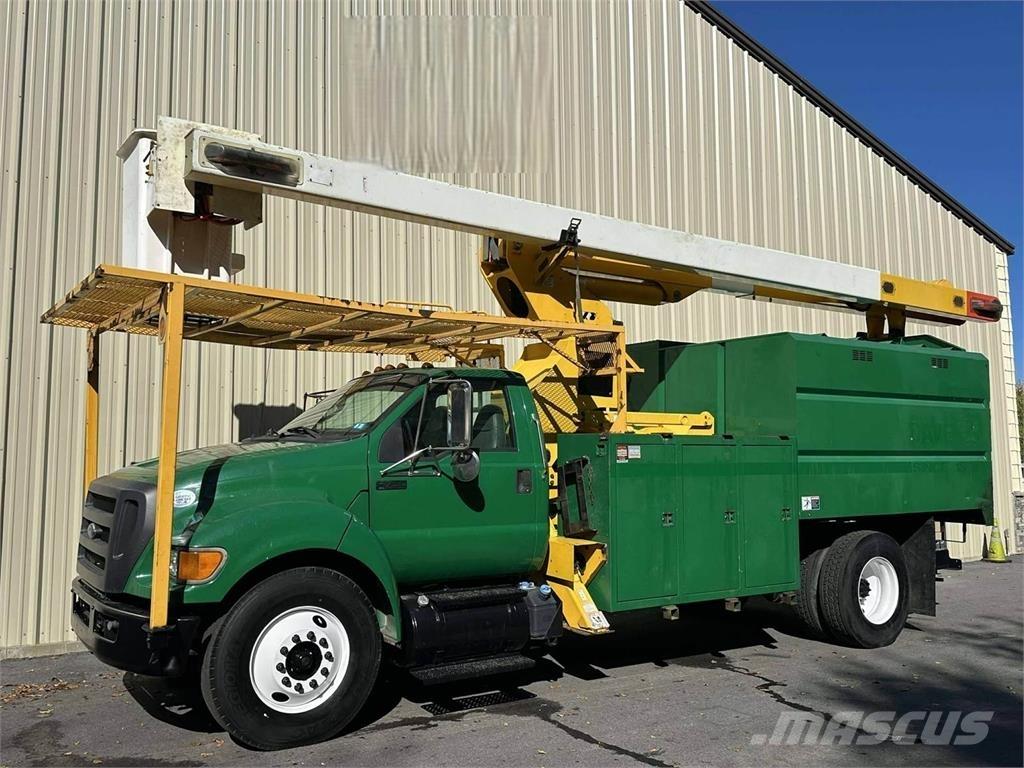 Ford F-750 车载式高空作业车