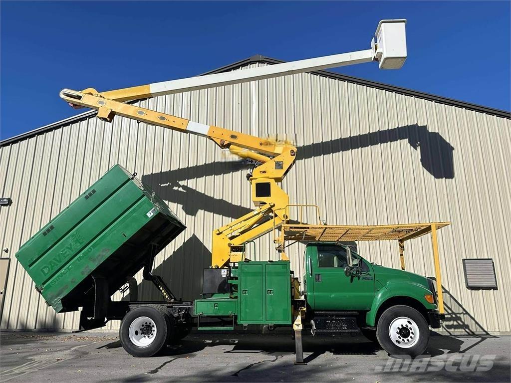 Ford F-750 车载式高空作业车