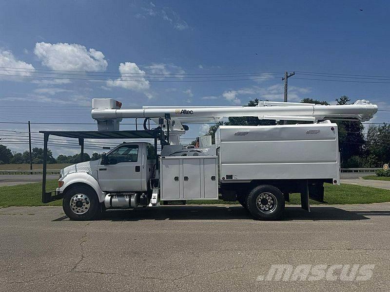 Ford F-750 车载式高空作业车