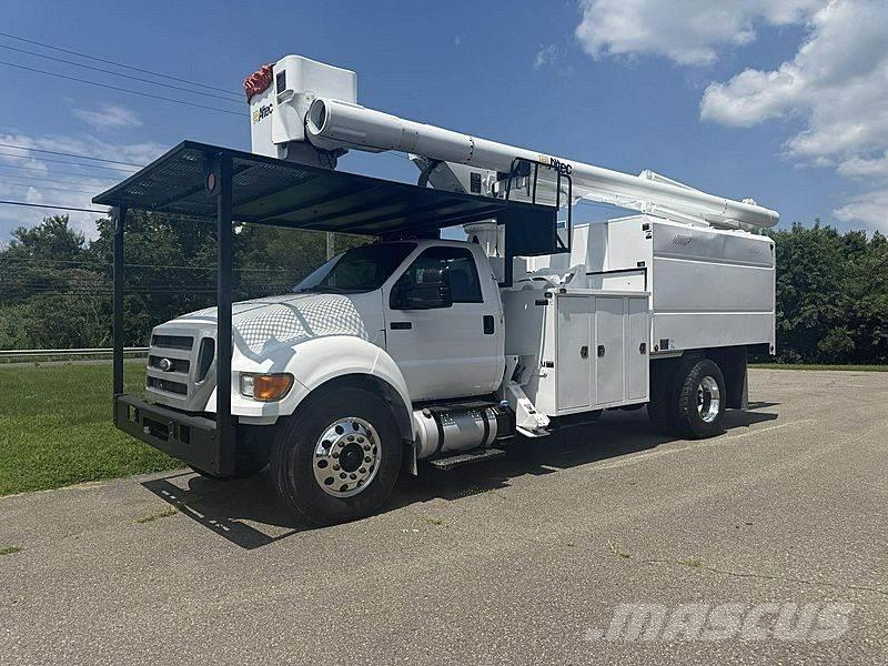 Ford F-750 车载式高空作业车