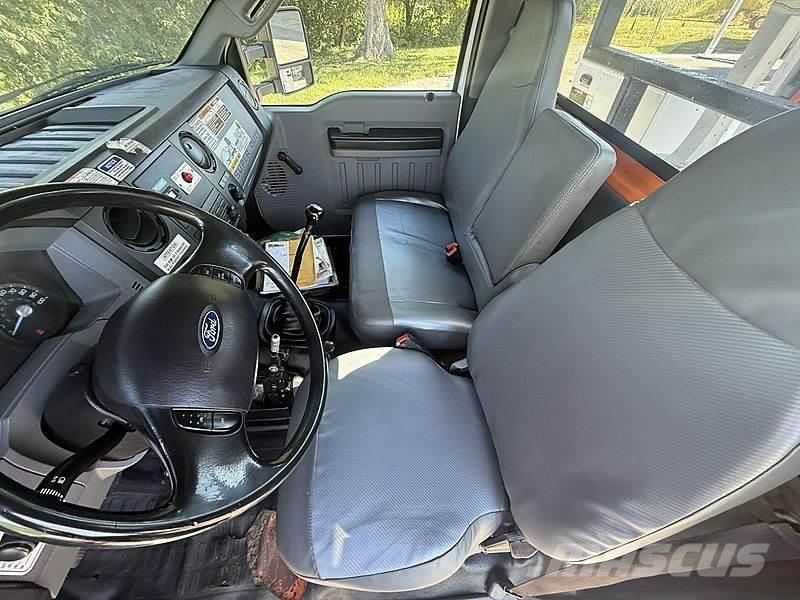 Ford F-750 车载式高空作业车