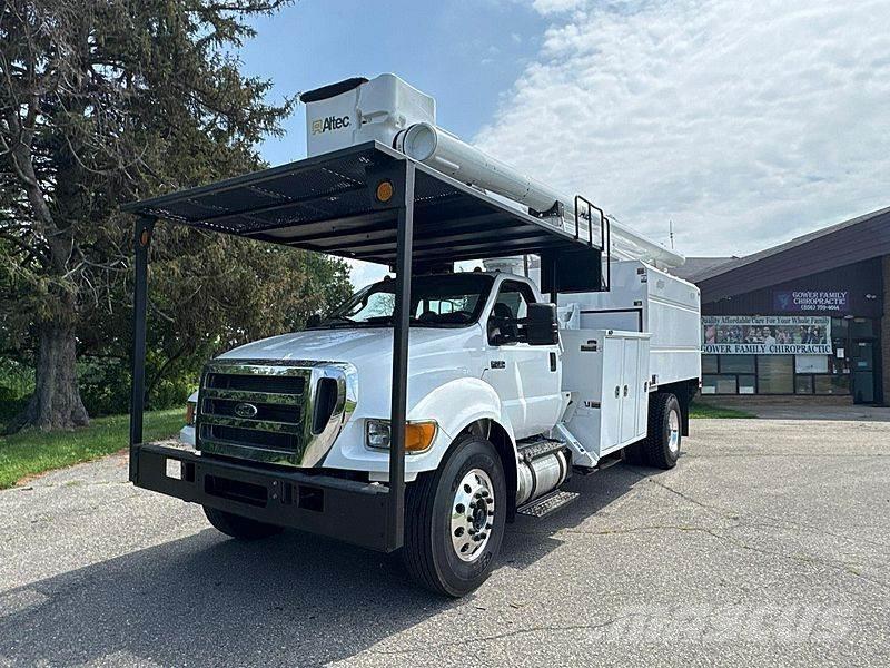 Ford F-750 车载式高空作业车
