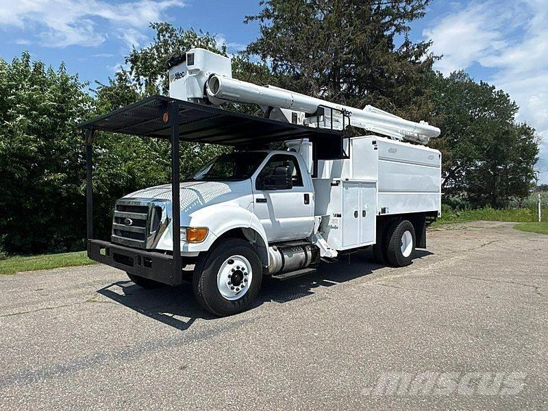 Ford F-750 车载式高空作业车