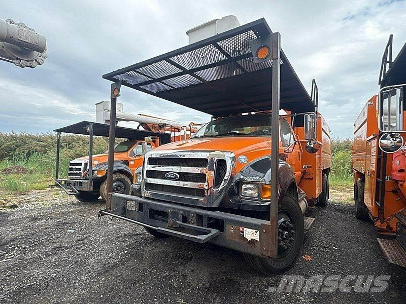 Ford F-750 车载式高空作业车