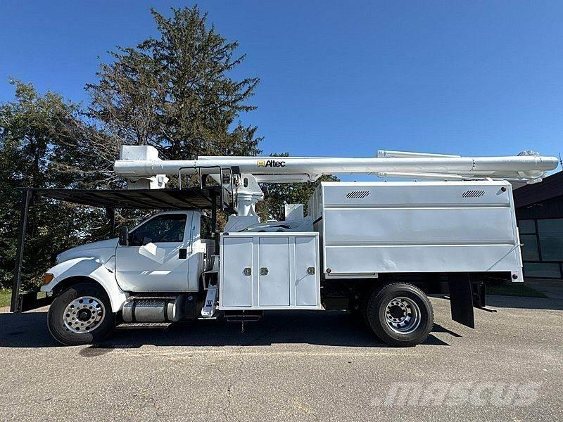 Ford F-750 车载式高空作业车