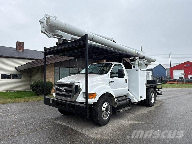 Ford F-750 车载式高空作业车