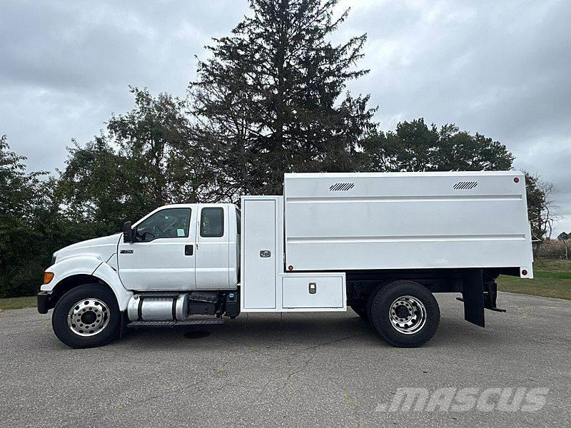 Ford F-750 碎木车