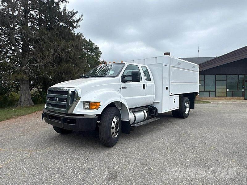 Ford F-750 碎木车
