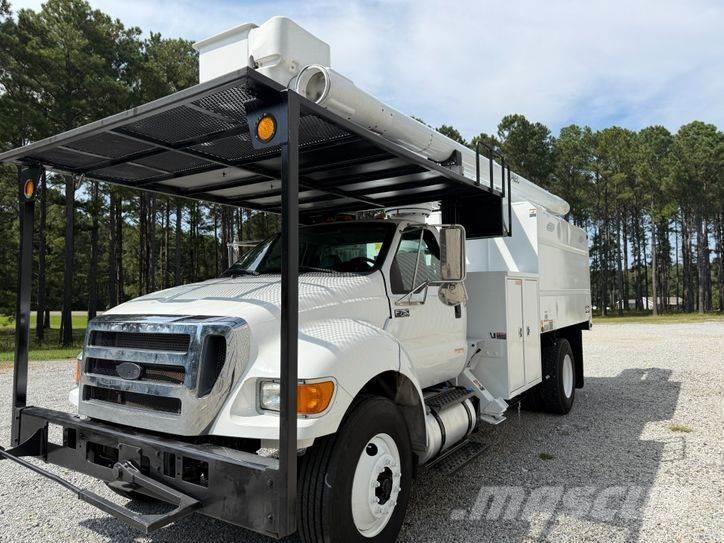 Ford F-750 车载式高空作业车