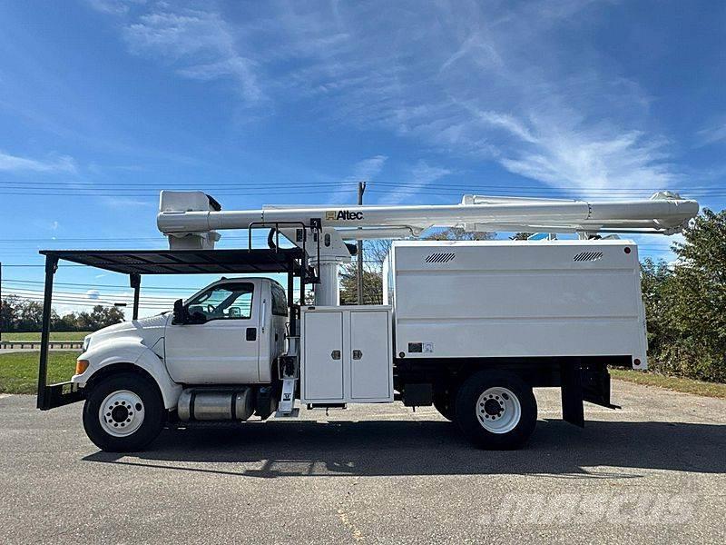 Ford F-750 车载式高空作业车