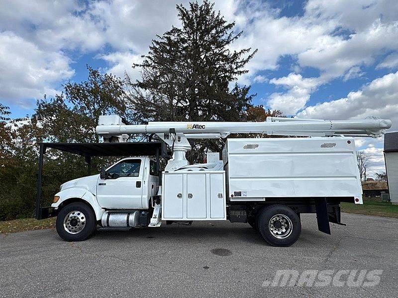 Ford F-750 车载式高空作业车