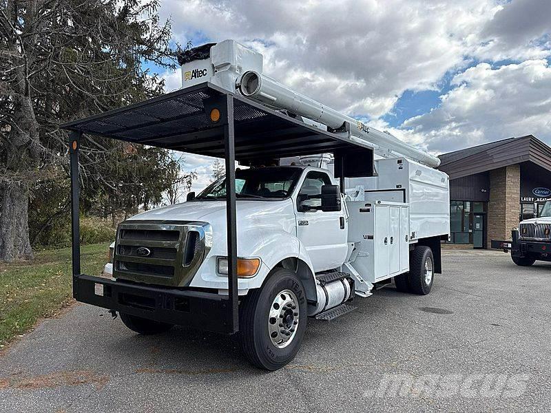 Ford F-750 车载式高空作业车