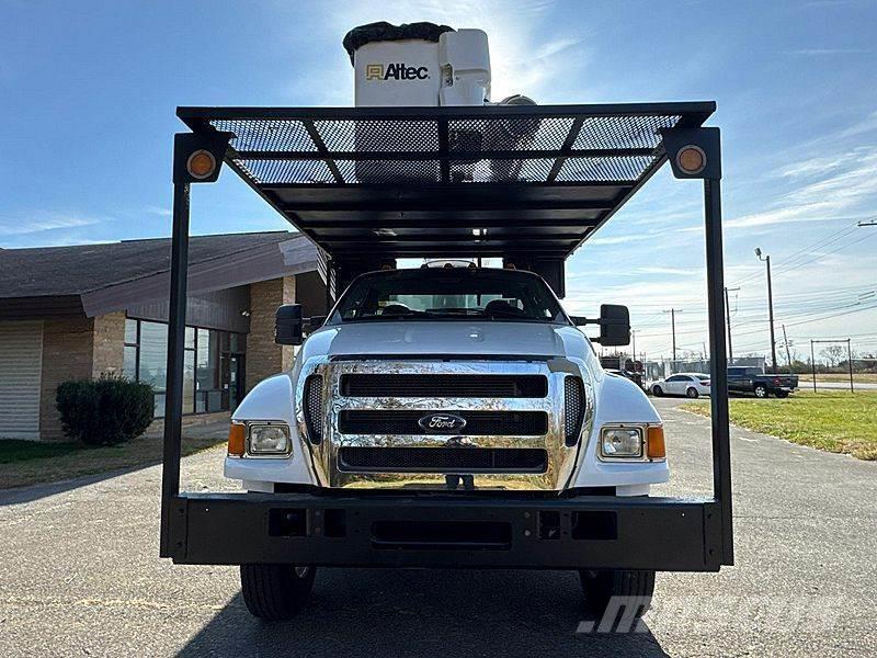 Ford F-750 车载式高空作业车
