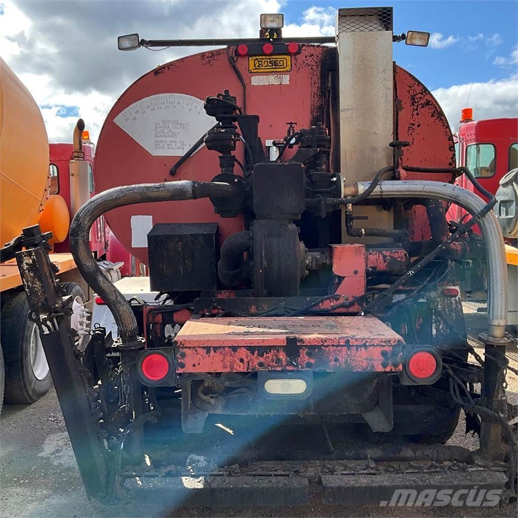 Ford F-800 油罐车