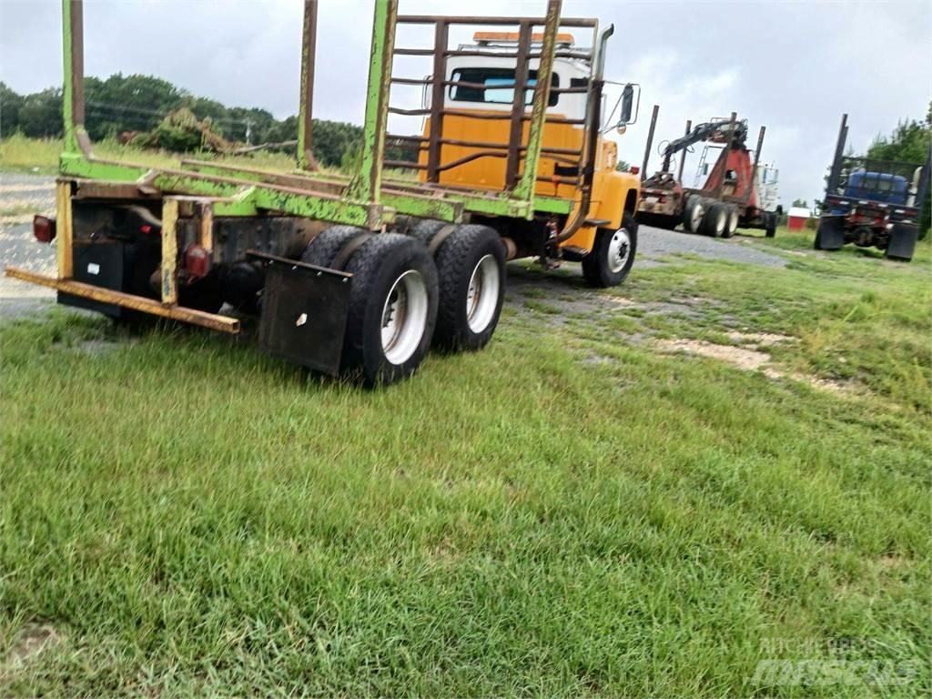 Ford L8000 木材运输车