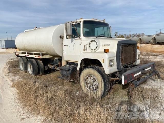 Ford L9000 油罐车