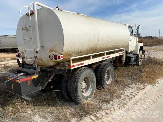Ford L9000 油罐车