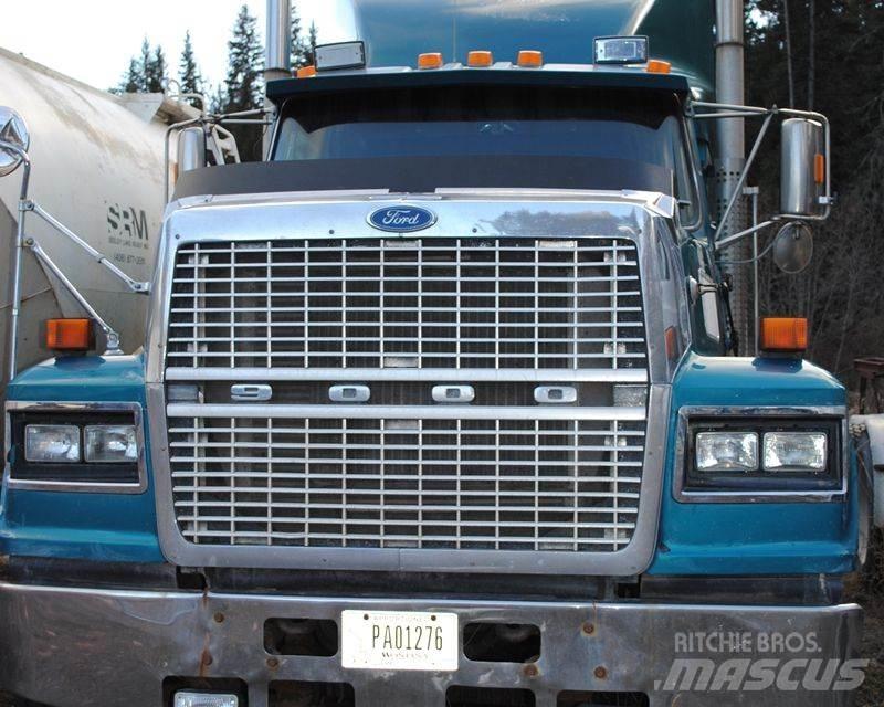 Ford LTL9000 牵引车