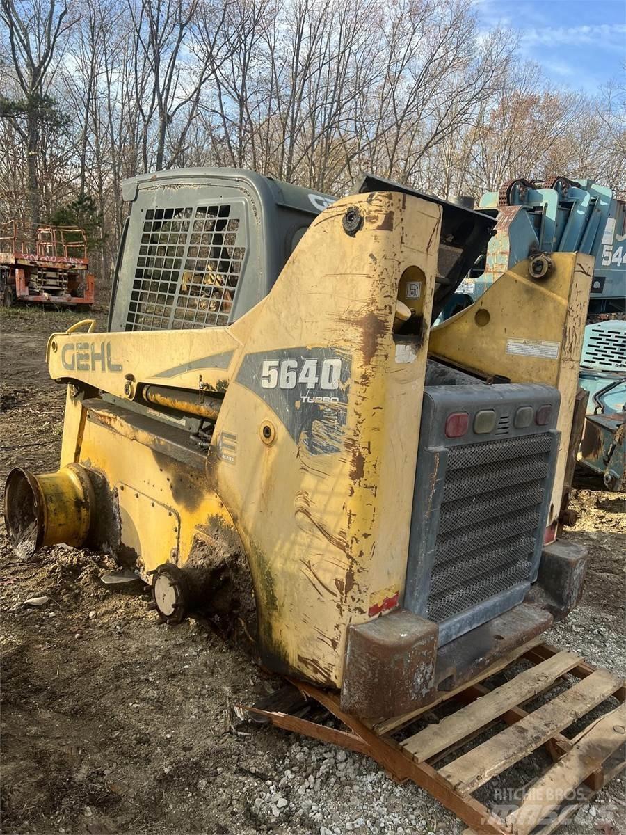 Gehl 5640E 滑移装载机