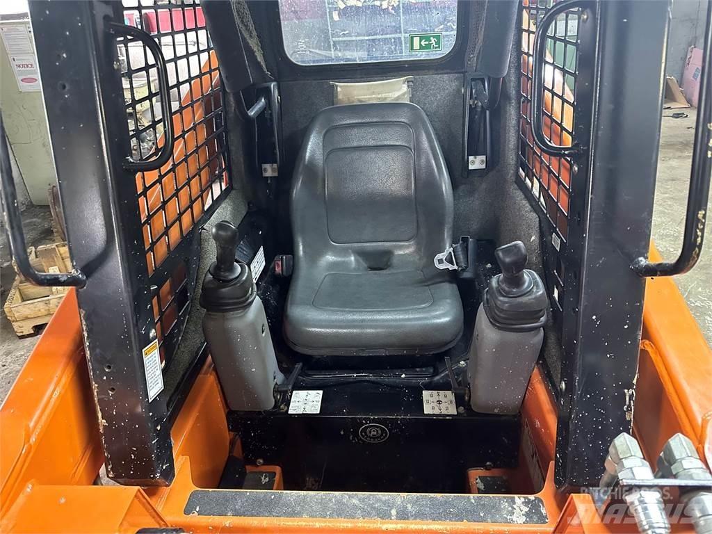 Gehl RT105 滑移装载机