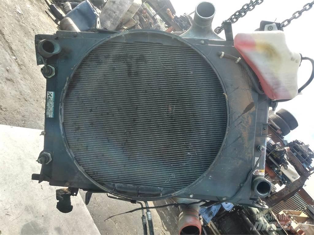 Hino  散热器