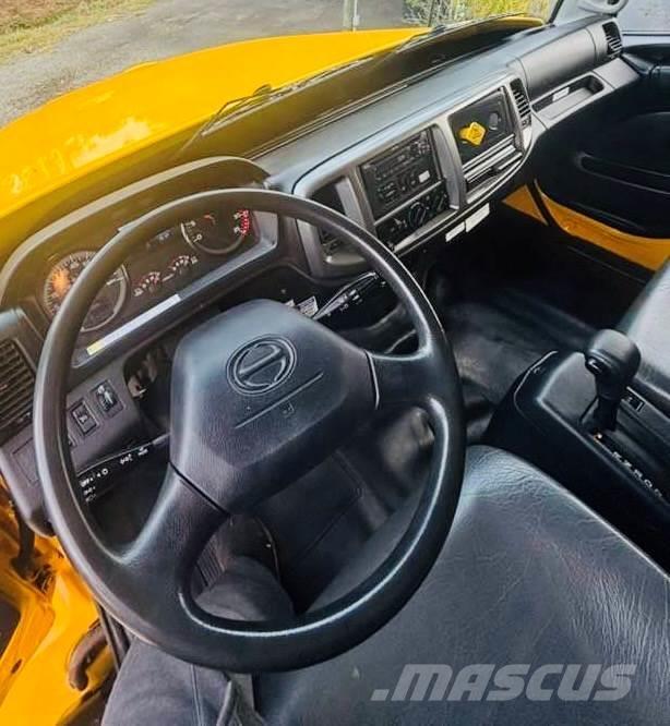 Hino 268 厢式货车